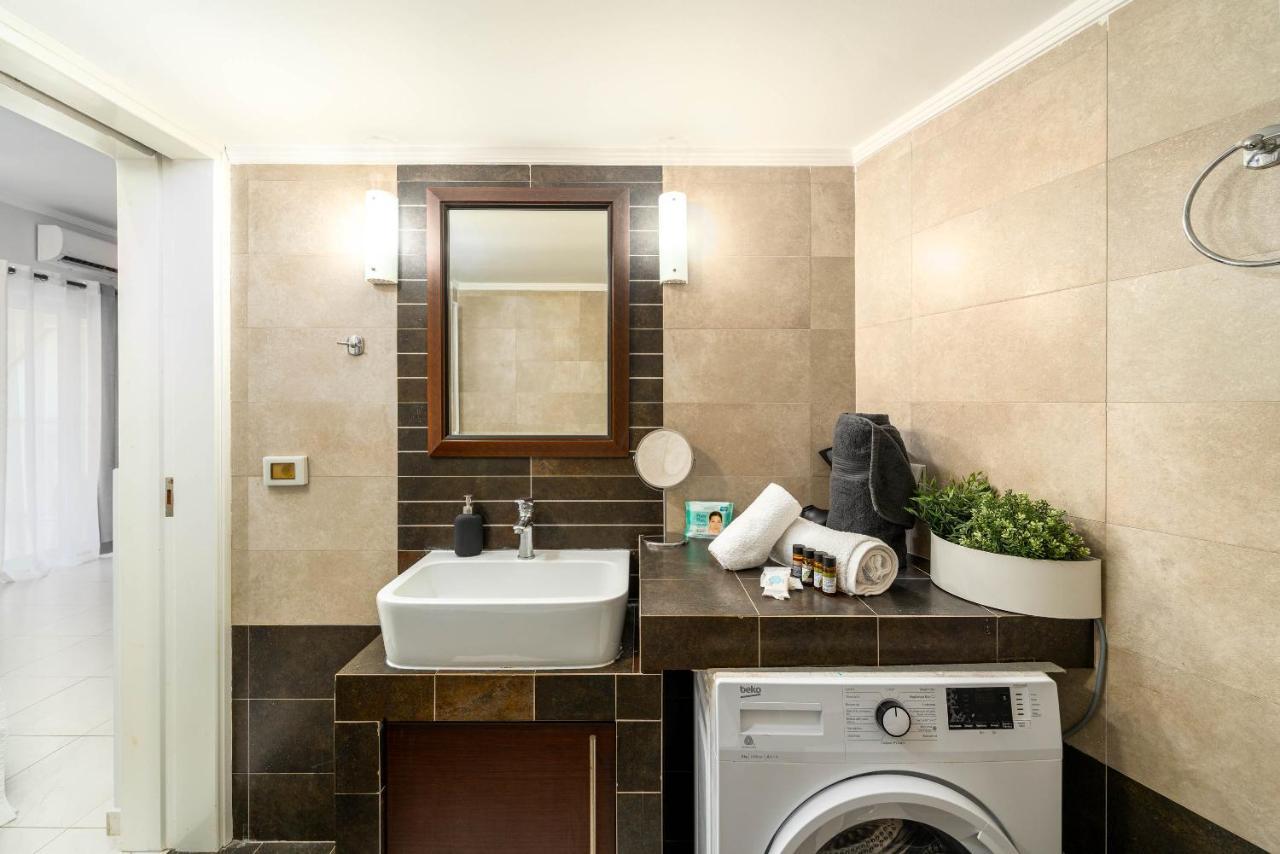Byron Luxury Apartments 艾伊翁 外观 照片