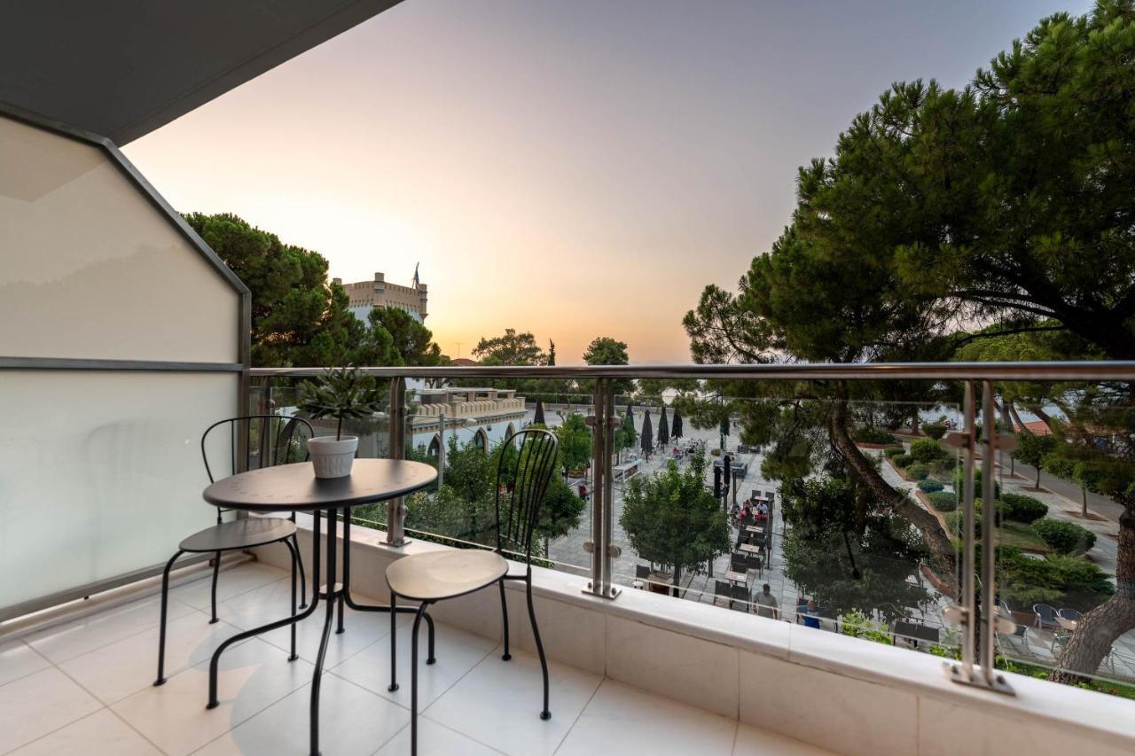 Byron Luxury Apartments 艾伊翁 外观 照片