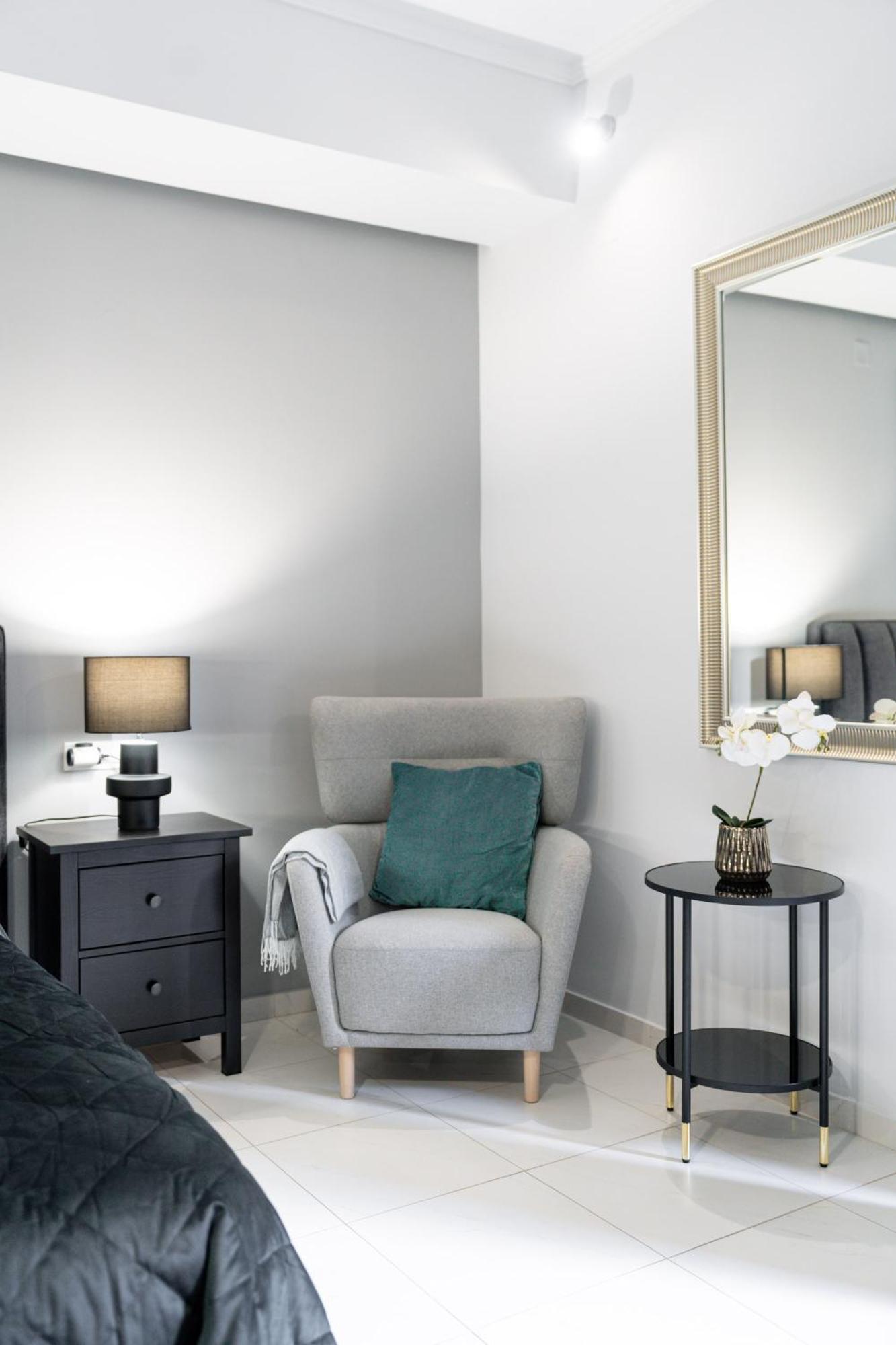 Byron Luxury Apartments 艾伊翁 外观 照片
